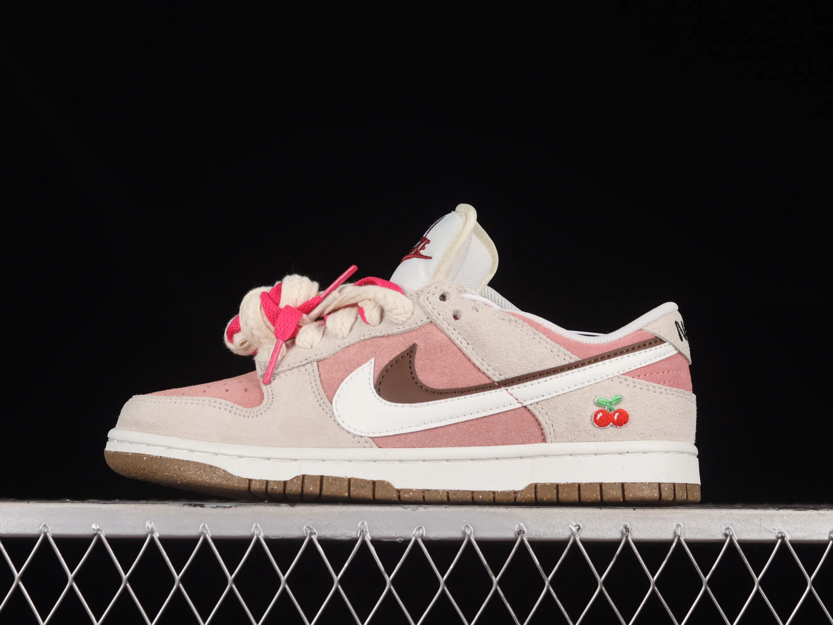All categories Nk SB Dunk series Nk SB Dunk Low low-top sneakers Nk SB Dunk Low "85" cherry pink SB low-top sports and leisure sneakers DO9457-121